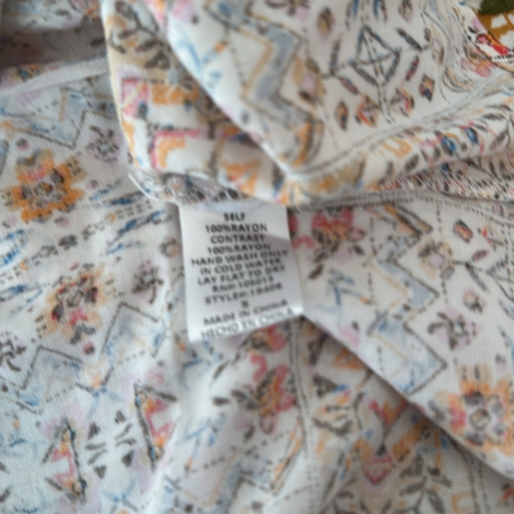 NWT Savanna Jane Flutter Sleeve Embroidered Blouse - Small - Picture 8 of 8